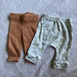 Bundle of 2 Baby Pants – Disney + Neutral Ribbed | Size NB